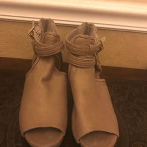 Girl’s Michael Kors wedge shoes size 2